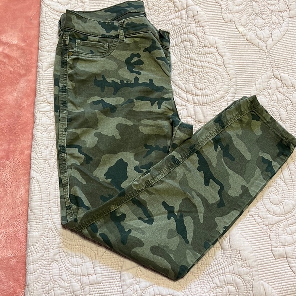 New York and company camo ankle legging